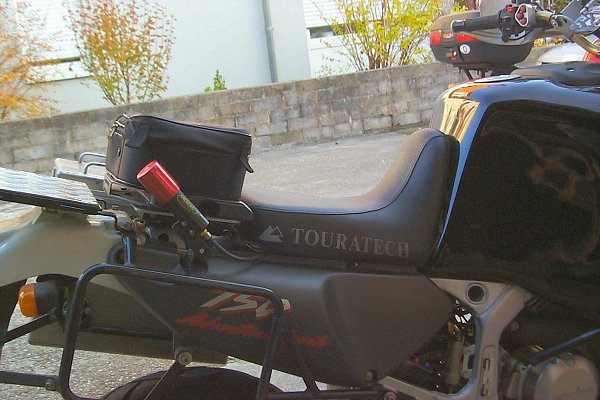 Touratech-Einzelsitzbank mit Werkzeugtasche